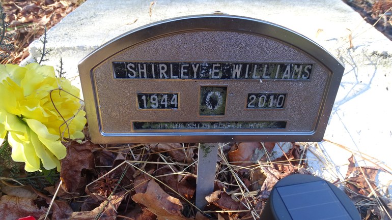 Gravestone: Shirley E. Williams