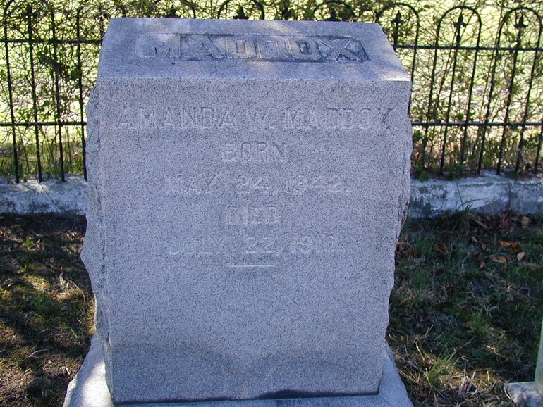 Gravestone: Amanda W. Maddox