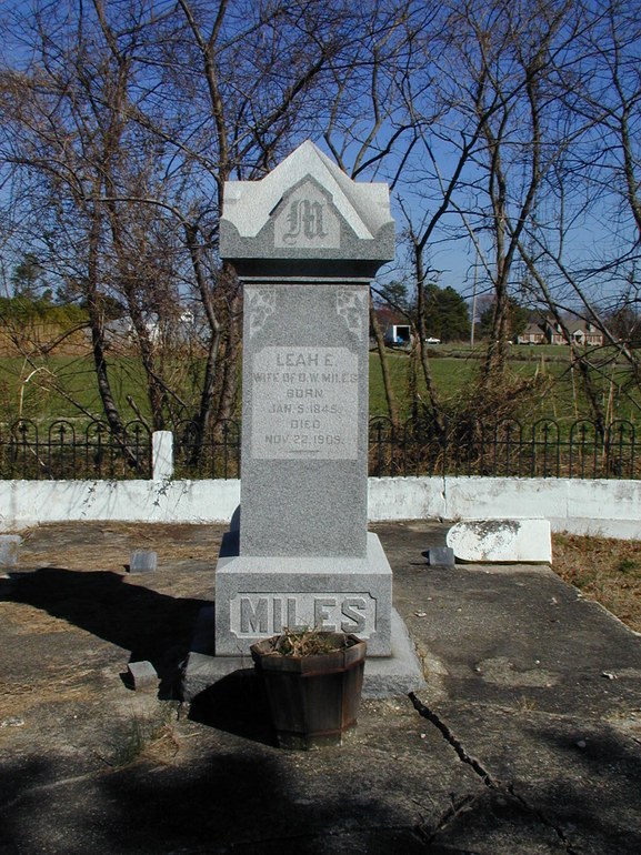 Gravestone: Leah E. Miles
