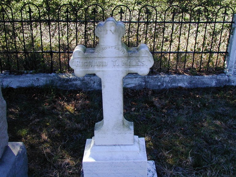 Gravestone: Richard T. Miles