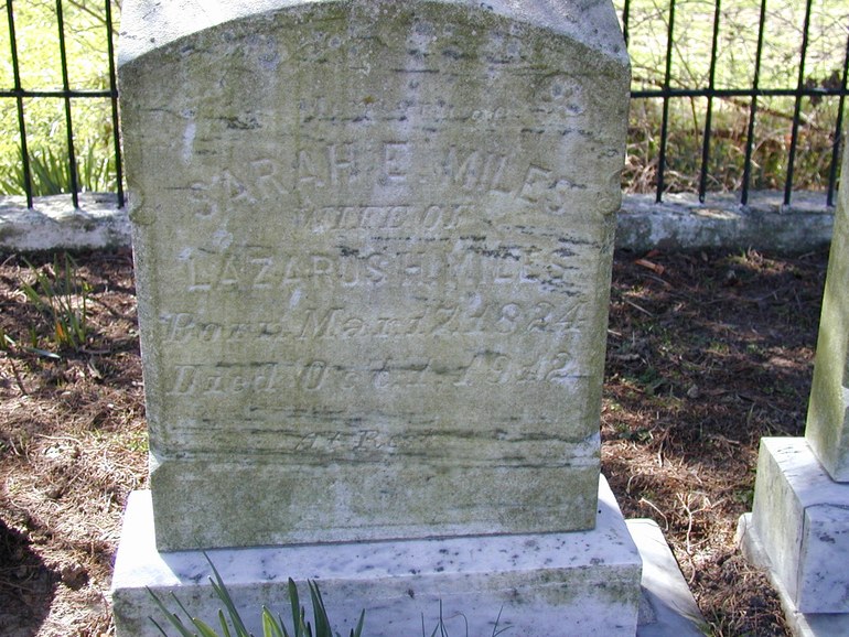 Gravestone: Sarah E. Miles