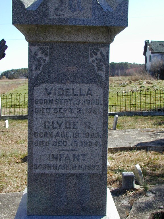 Gravestone: Vidella and Clyde H. Miles